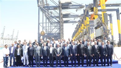 وزير الصناعة والنقل يشهد احتفالية شركة هاتشيسون العالمية بوصول أوناش عملاقة لمحطتها بميناء السخن