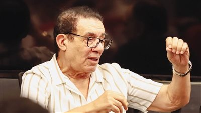 مدحت شلبي يخطف الأضواء في زيارة خاصة لنادي مودرن سبورت.. ويوجه رسالة للاعبيه: لديكم إمكانات تضاهي أوروبا