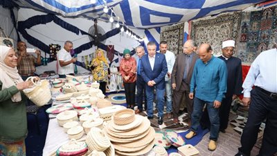 إقبال كبير على منتجات الحرف اليدويه والتراثية بالغردقة 