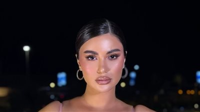 هدي الاتربي تتألق بالترتر الهاديء 