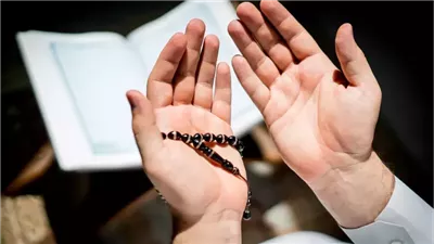قبل أن تغفو.. أدعية نبوية تمحو الذنوب وتمنحك الطمأنينة