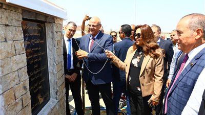 وزيرة التنمية المحلية ومحافظ القليوبية يفتتحان شارع نبوية موسي بشبرا الخيمة 
