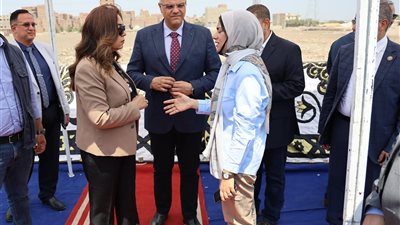 وزيرة التنمية المحلية ومحافظ القليوبية يتفقدان أعمال الانتهاء من رفع 675 ألف طن  مخلفات أسفل محور الفريق العصار