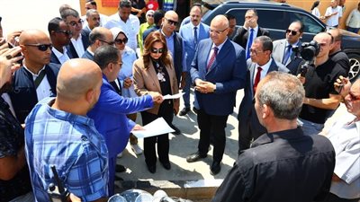 وزيرة التنمية المحلية ومحافظ القليوبية يفتتحان المحطة الوسيطة لجمع المخلفات بالقناطر