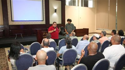 أحمد البوهي يجتمع مع الدفعة الجديدة ويكشف خطة المشروع المسرحي الرائد