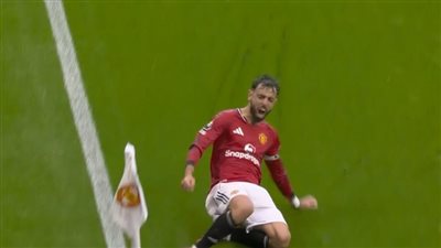 مانشستر يونايتد يخطف فوزًا مثيرًا أمام بيرنلي في الدوري الإنجليزي