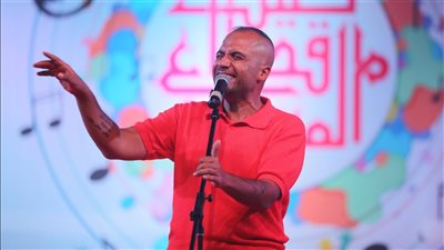 علي الألفي يُشعل الليلة الثانية من فعاليات 