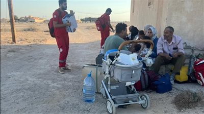 الهلال الأحمر  يزور مصابي حادث قطار مطروح ويقدم الدعم النفسي