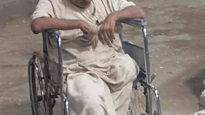 من موظف إلى مشرد.. عم سيد يروي رحلة الألم بعد أن خطفه المرض وتخلى عنه الأبناء مستغيثًا بوزيرة التضامن