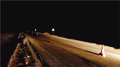 محافظ الوادي الجديد يعلن إزالة الكثبان الرملية من طريق الخارجة أسيوط