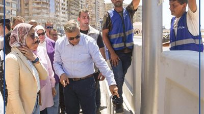محافظ الاسكندرية يطالب باعادة تثبيت الاعمدة الديكورية الخاصة بكوبرى محمد نجيب 