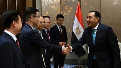 رئيس الوزراء يلتقي رئيس مجلس إدارة شركة 