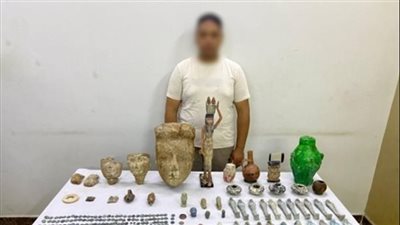 سقوط تاجر آثار بحوزته 577 قطعة أثرية من العصور القديمة بالمنيا