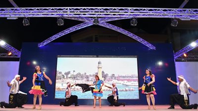 صيف بلدنا بمطروح .. شعبية الأنفوشي تتألق في أولى عروضها 