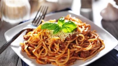 مكرونة بصوص الباربكيو والبصل