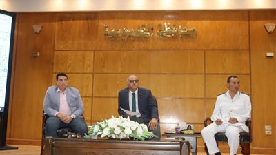 محافظ القليوبية يوجه بتكثيف العمل لإنهاء ملف تقنين الأراضي