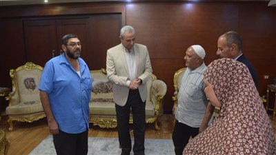 محافظ الغربية يسلم عقود 120 وحدة سكنية جديدة لأهالي أبو شاهين