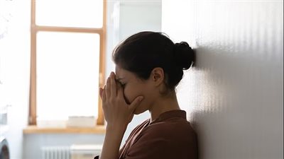 ليست منتصف العمر..الأشخاص في هذا السن هم الفئة الأكثر بؤسًا عالميًا