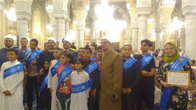 مسجد السيدة زينب يكرم حفظة القرآن الكريم بمناسبة ذكرى المولد النبوي الشريف