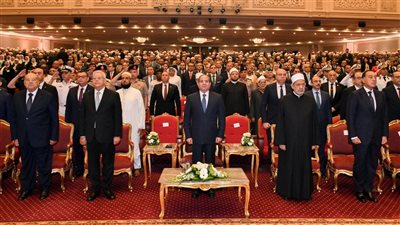 الرئيس السيسي يكرم شخصيات علمية ودينية ويمنح وسام العلوم والفنون في احتفالية المولد النبوي