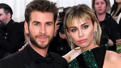 مايلي سايرس تنتقد زوجها السابق بسبب مفاهيم والدتها عن الجاذبية