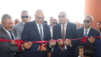 تزامناً مع إحتفالات العيد القومي.. محافظ القليوبية يفتتح إدارة العبور التعليمية