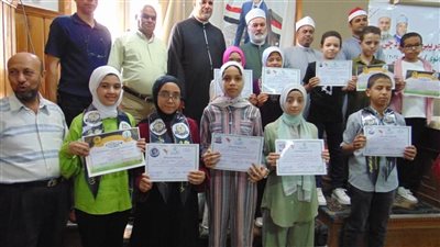 رئيس أزهر سوهاج يكرّم المتفوقين بالمعاهد التجريبية والنموذجية 