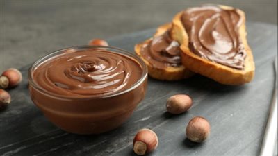 طريقة عمل نوتيلا منزلية بالبندق والكاكاو بمذاق غني وشهي