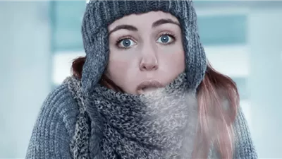 طبيبة توضح.. أسباب هرمونية وراء الشعور المستمر بالبرودة