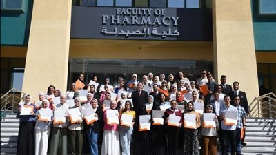 طلاب امتياز صيدلة جامعة سفنكس يطالبون بتخفيض المصروفات الجامعية