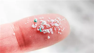 اكتشاف ارتباط مثير للقلق بين البلاستيك الدقيق واضطرابات عصبية خطيرة