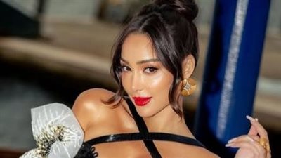 بفستان قصير وطرحة  بسمة بوسيل تواصل استعراض ذوقها المتمرد في فينيسيا (صور)