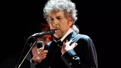 فيلم وثائقي جديد يعيد بوب ديلان إلى الواجهة ويكشف عن كنوز موسيقية منسية