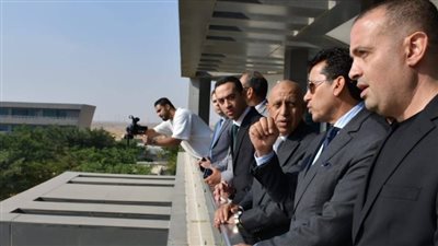 وزير الرياضة يصطحب رئيس الأكاديمية العربية في جولة بنادي النادي بالعاصمة الإدارية