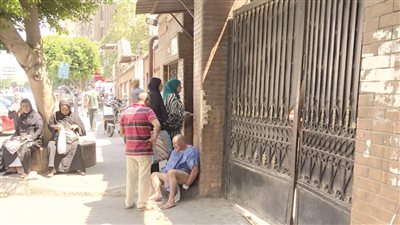 المرضي يفترشون الرصيف يا وزير الصحة