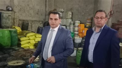 الجيزة تغلق منشأة غير مرخّصة لإعادة تعبئة الزيوت وتضبط 8 أطنان منتجات غذائية فاسدة بأوسيم