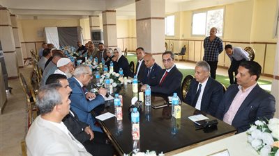 محافظ كفرالشيخ يعقد اجتماعاً موسعاً بمستثمري المنطقة الصناعية ببلطيم