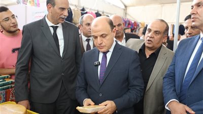 محافظ كفرالشيخ يتابع معارض «أهلًا مدارس»