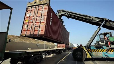 الموانىء البرية والجافة: لميناء أكتوبر الجاف دور بارز في حركة الواردات والصادرات