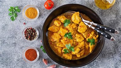 على الطريقة الهندية.. حضري دجاج  بالكاري والزنجبيل