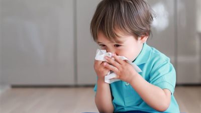 طبيبة أطفال توضح مخاطر استمرار سيلان الأنف 