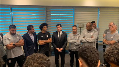 وزير الرياضة يودع بعثة منتخب مصر للشباب قبل السفر إلى تشيلي