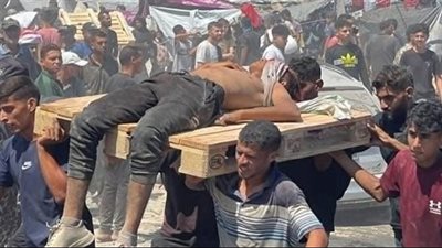 استشهاد فلسطيني وإصابة آخرين برصاص الاحتلال أثناء انتظار المساعدات بغزة 