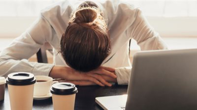 باحثون يتوصلون لاكتشاف بيولوجي يفسر سبب الشعور بالتعب المستمر