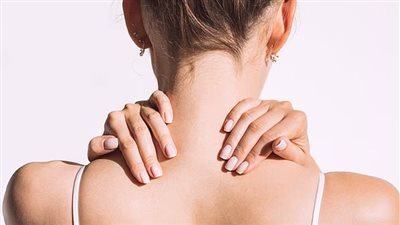 الوخز بالإبر يحقق نتائج مدهشة في تخفيف آلام الظهر المزمنة لدى كبار السن