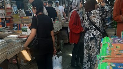 الكتب المستعملة ملاذ الأسر في سور الأزبكية قبل انطلاق العام الدراسي 