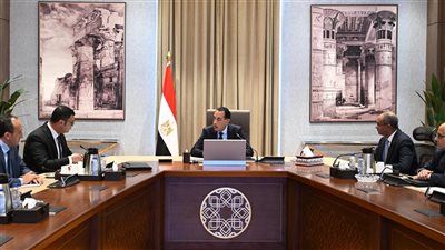 رئيس الوزراء يُتابع الخطة التنفيذية للتوسع في إقامة محطات تحلية مياه البحر