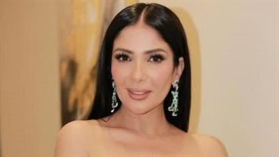 منى زكي تشبه الفراعنة بمجوهرات تصل سعرها الـ 313 ألف جنيها 