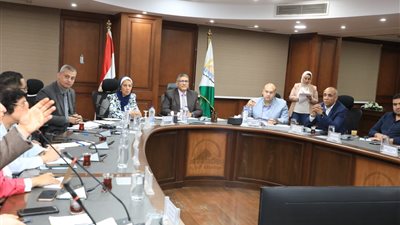 محافظ الجيزة يعقد اجتماعًا لمناقشة المقترحات الخاصة بالمخططات العامة لتطوير منطقة عزبة الصفيح