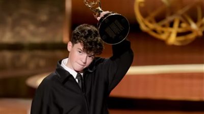 أوين كوبر يدخل التاريخ كأصغر فائز بجائزة إيمي في تاريخ التلفزيون